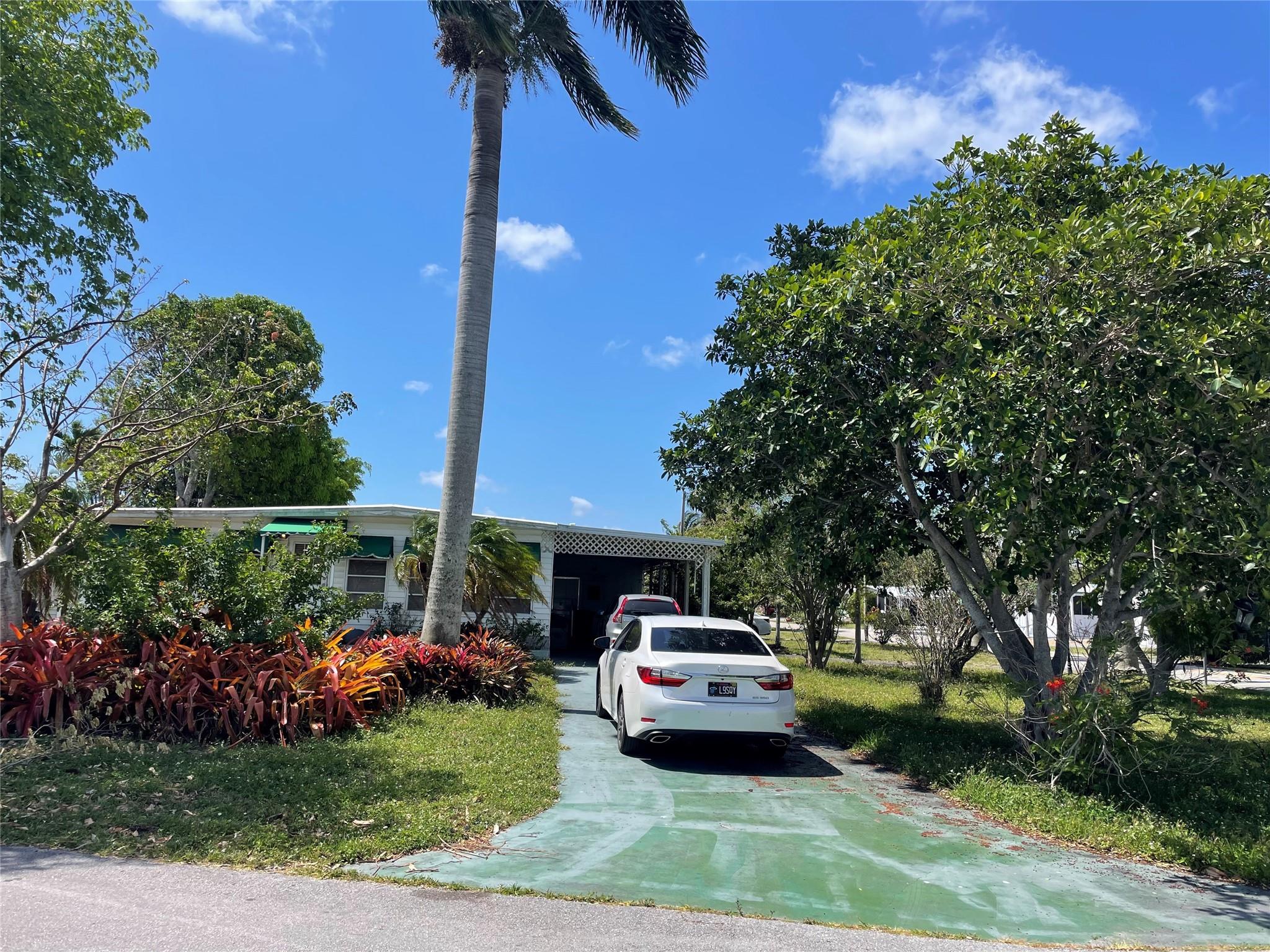 5600 Lagoon Dr Property Photo 1