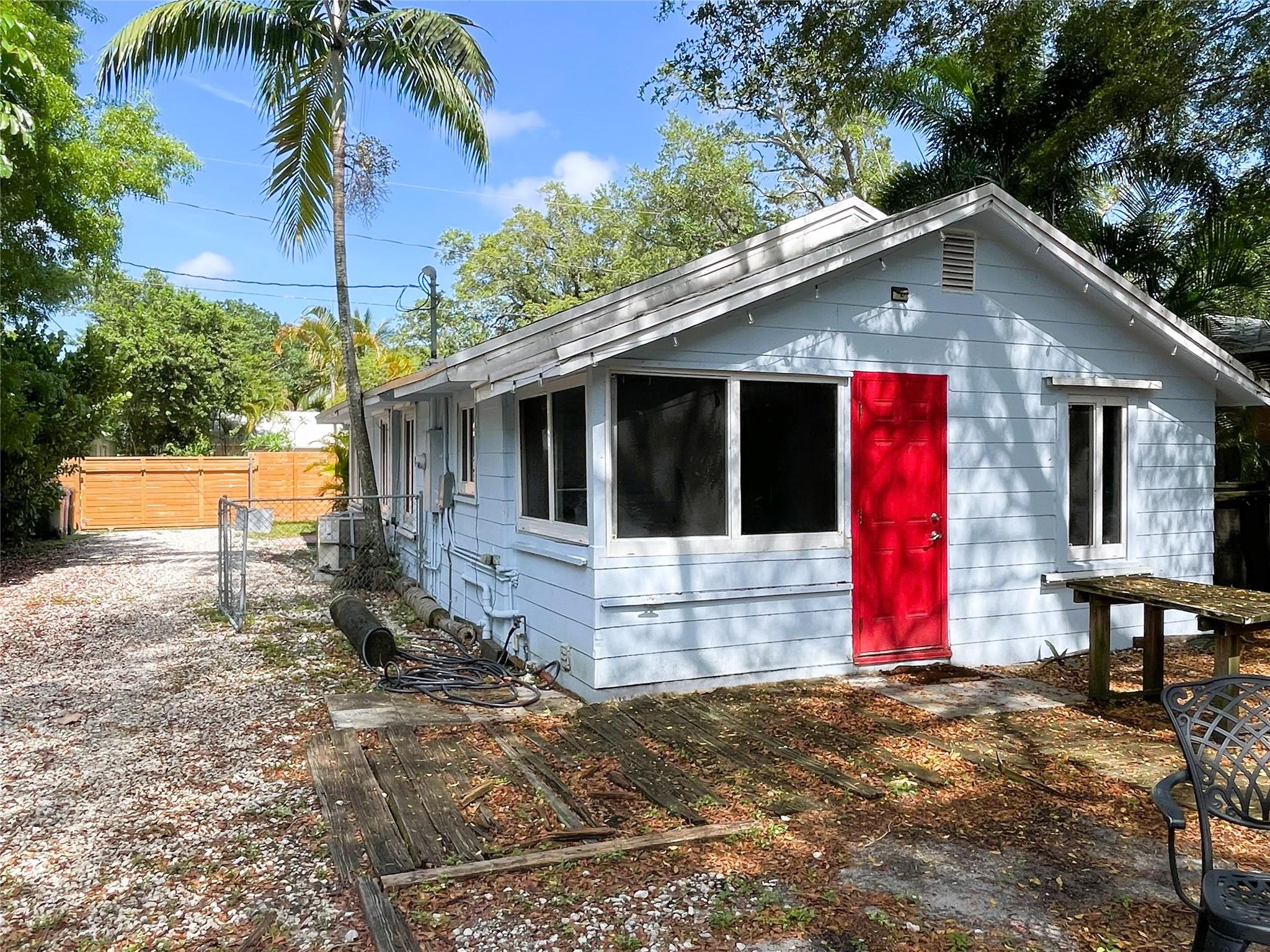 1015 Sw 15th Ter Property Photo 36