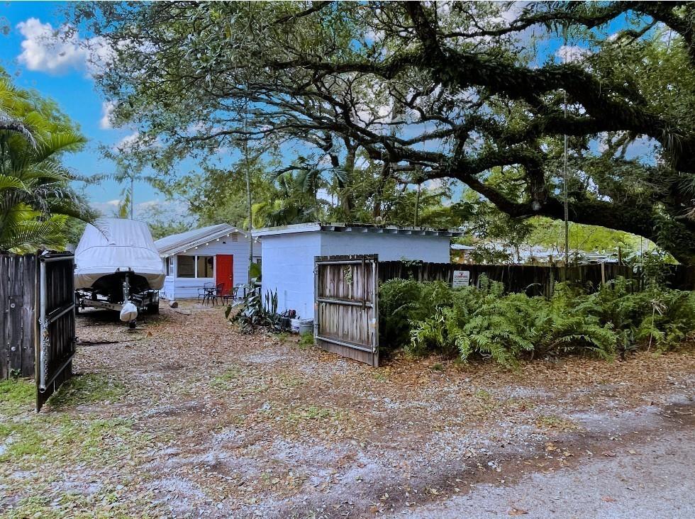 1015 Sw 15th Ter Property Photo 38