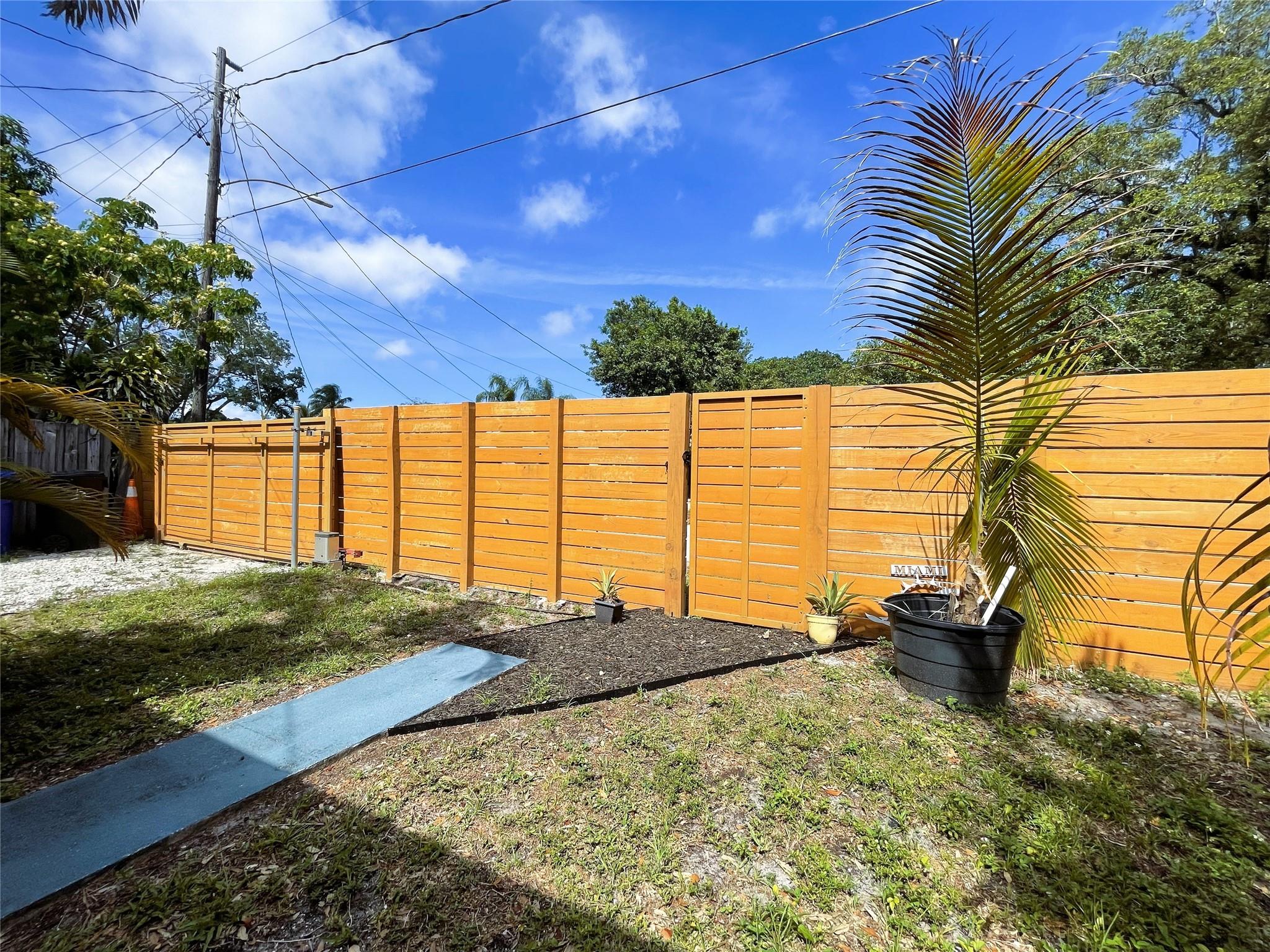 1015 Sw 15th Ter Property Photo 45