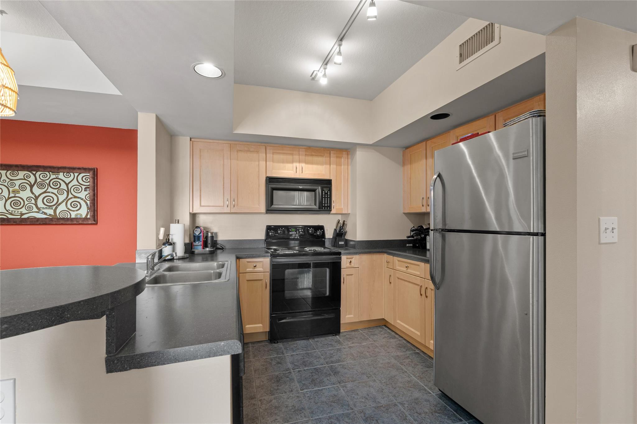 110 N Federal Hwy 1012 Property Photo 2