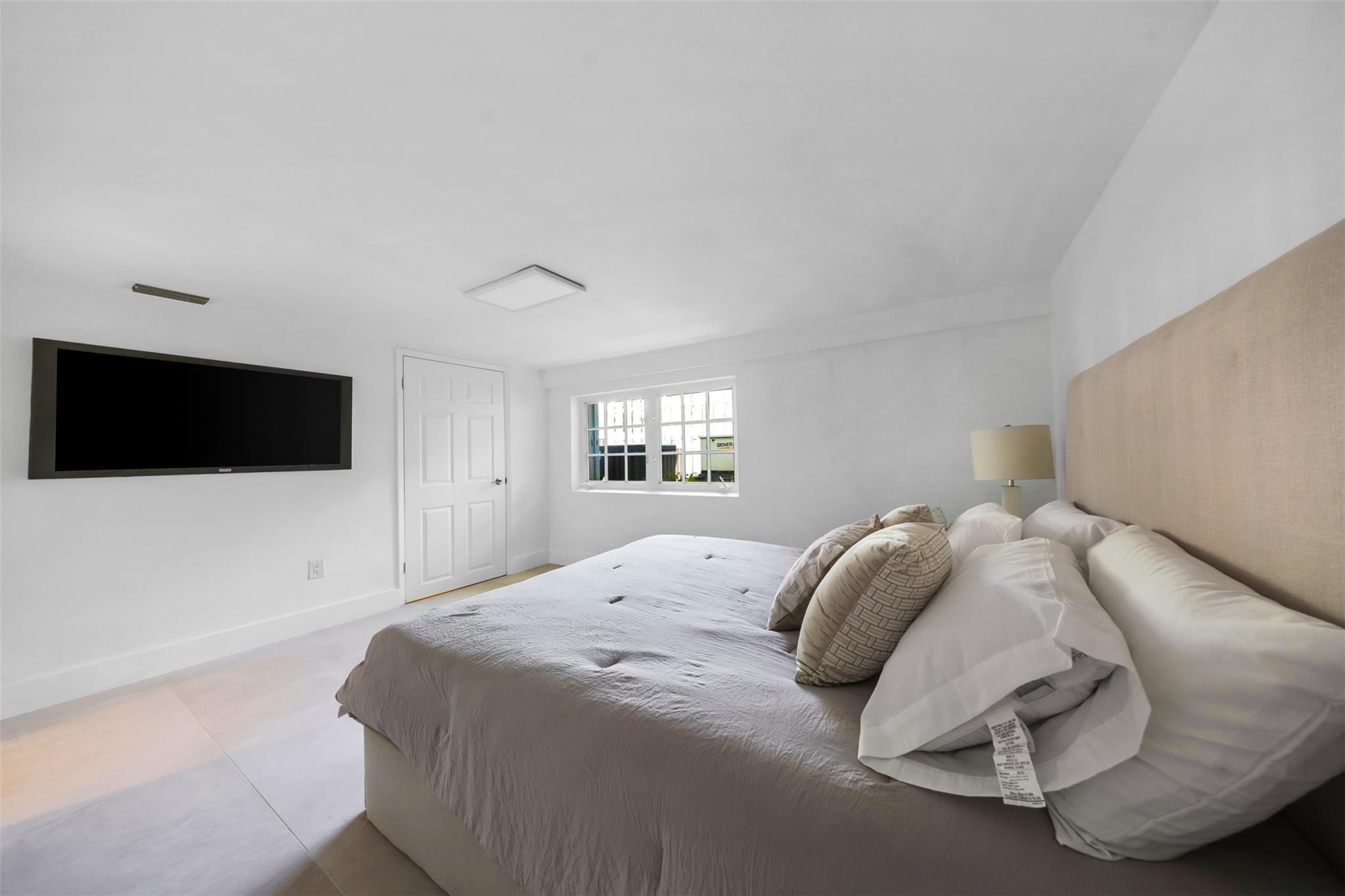 1900 Admirals Way Property Photo 44