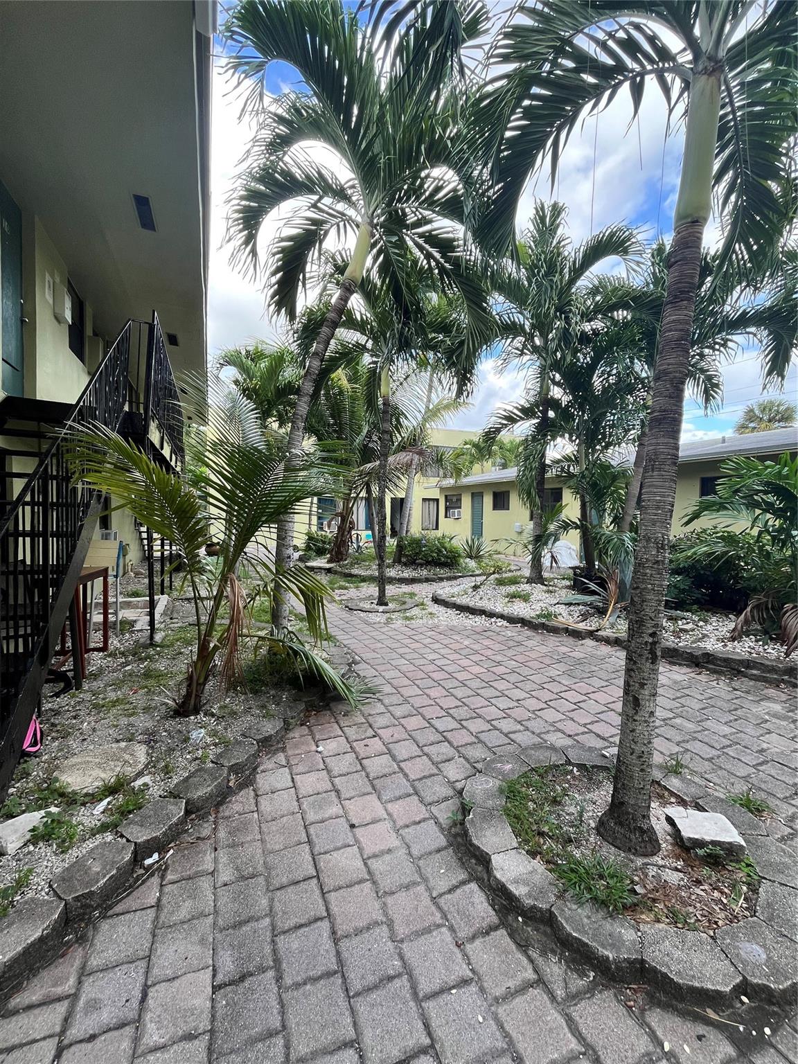 1113 Sw 15th Ter 3 Property Photo 12