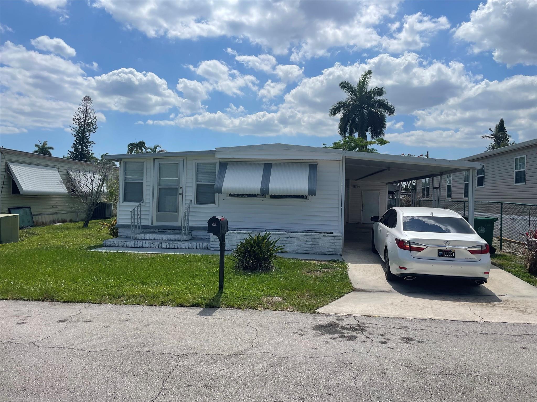 1711 SW 84th Ave Property Photo 1