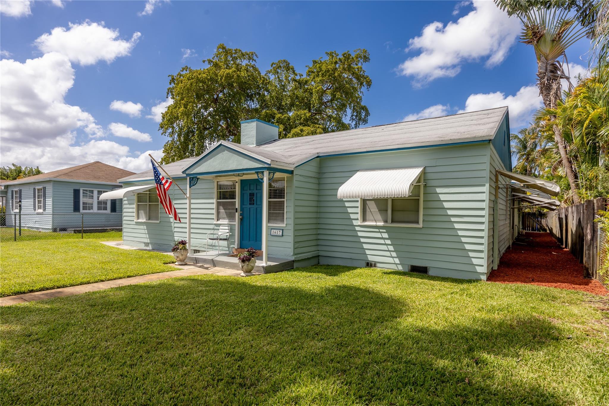 1617 Dewey Property Photo 2