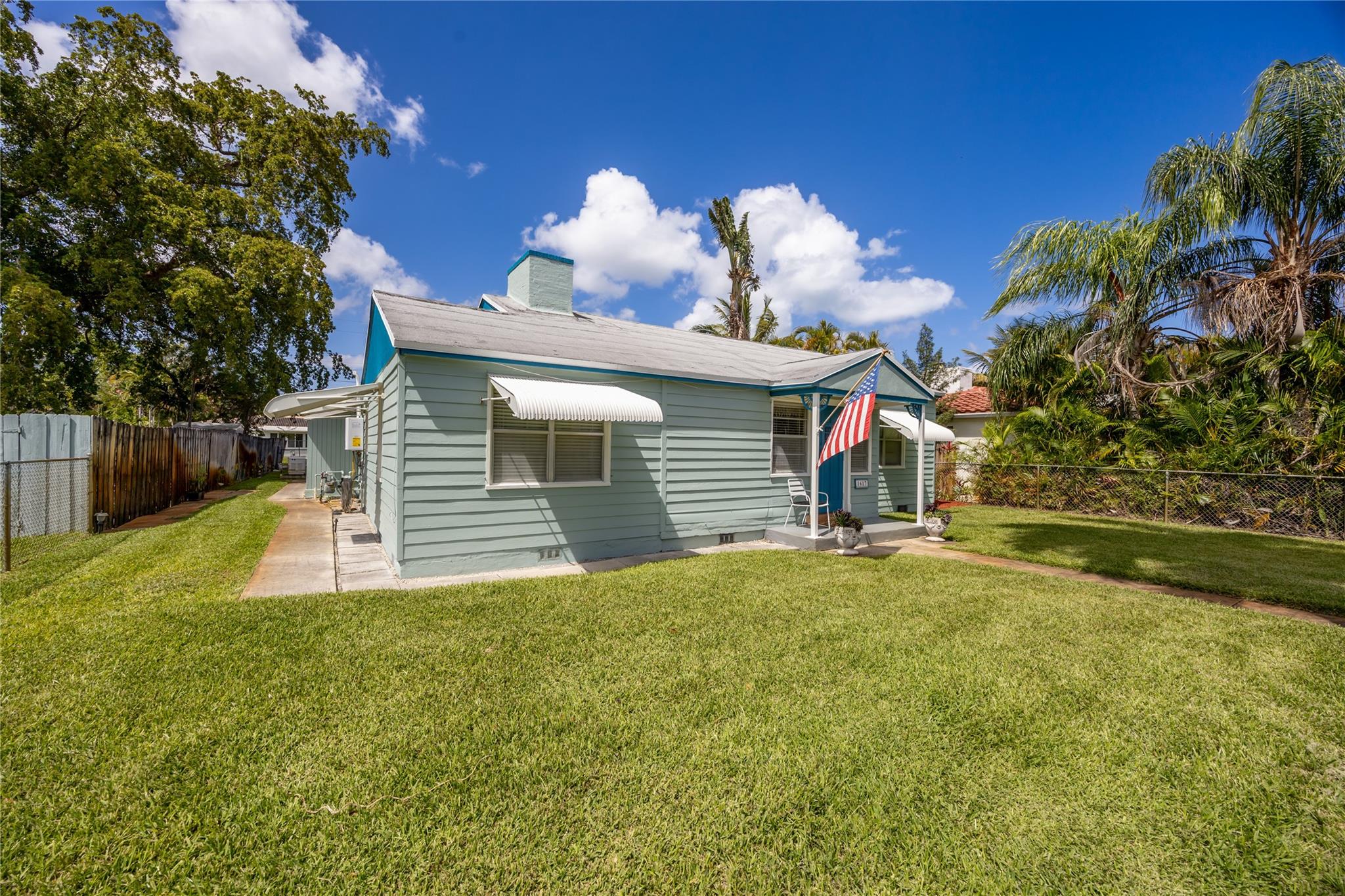 1617 Dewey Property Photo 3