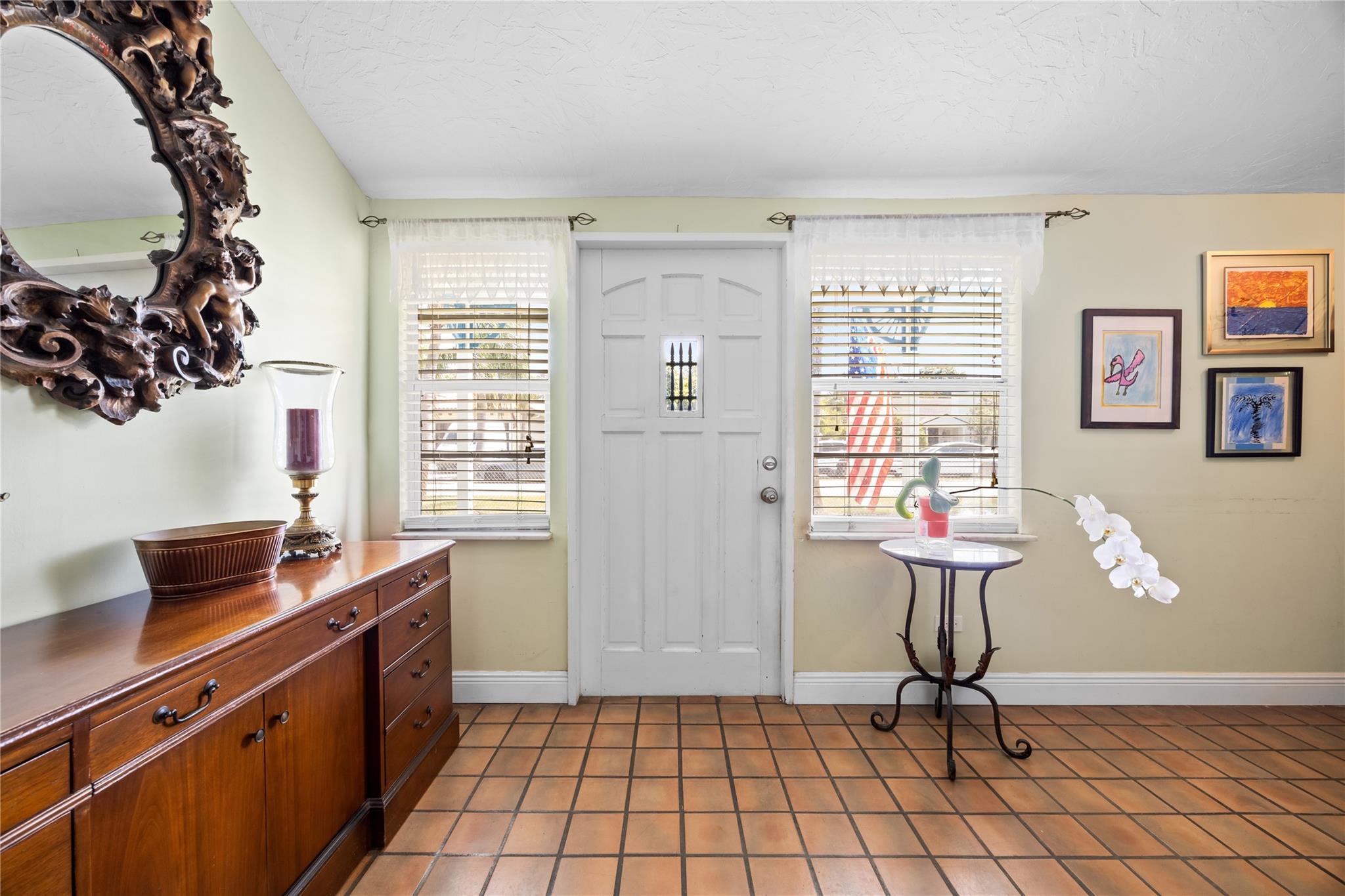 1617 Dewey Property Photo 4