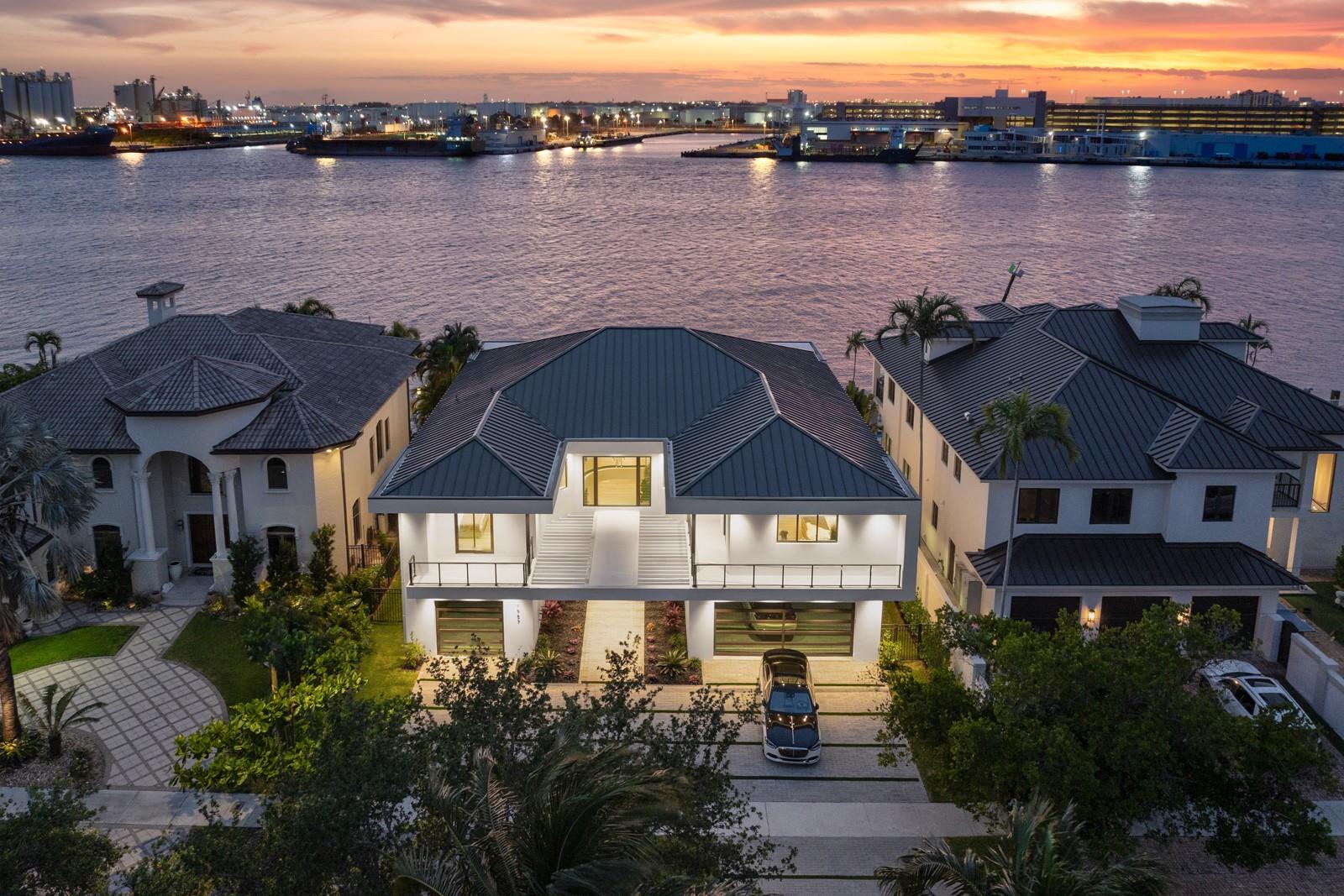 1957 Harbourview Dr Property Photo 4