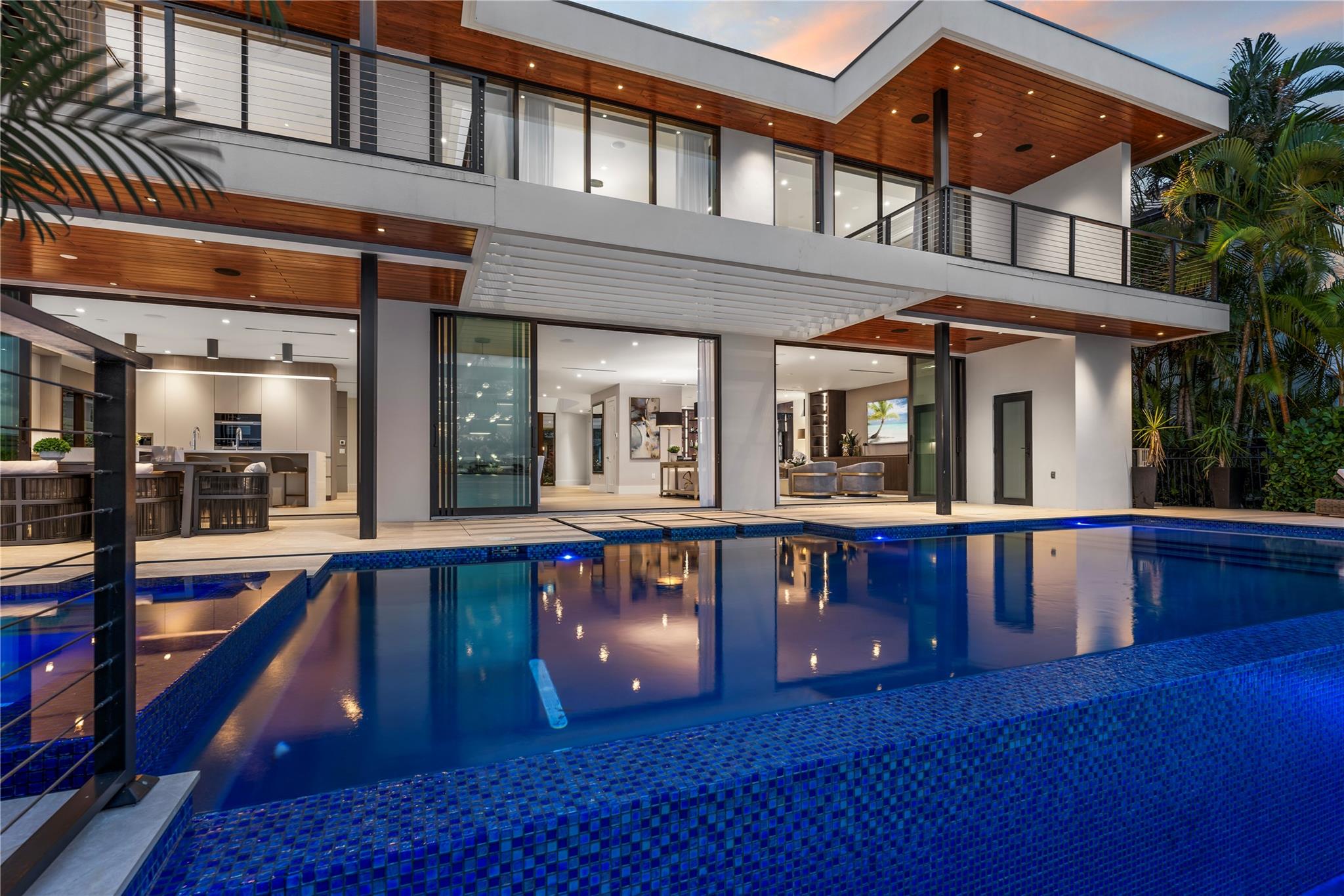 1957 Harbourview Dr Property Photo 8