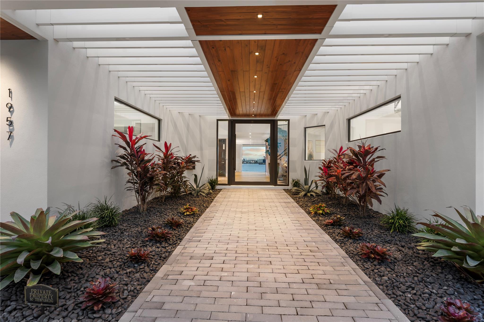 1957 Harbourview Dr Property Photo 12