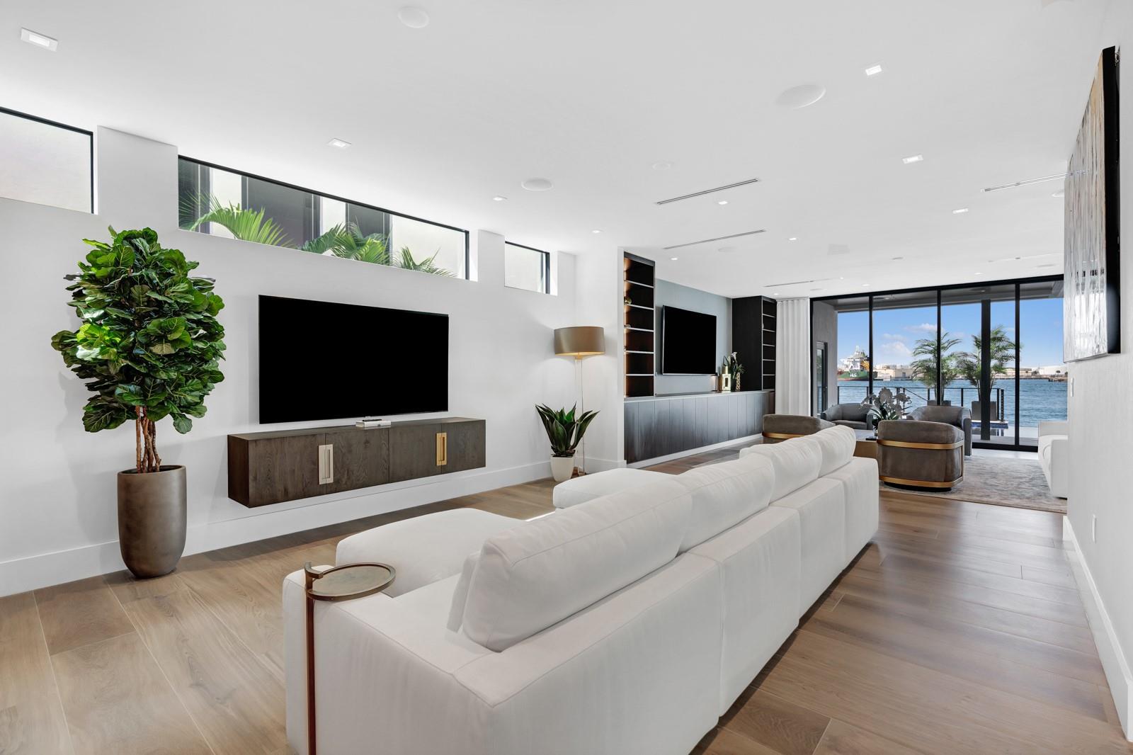 1957 Harbourview Dr Property Photo 18