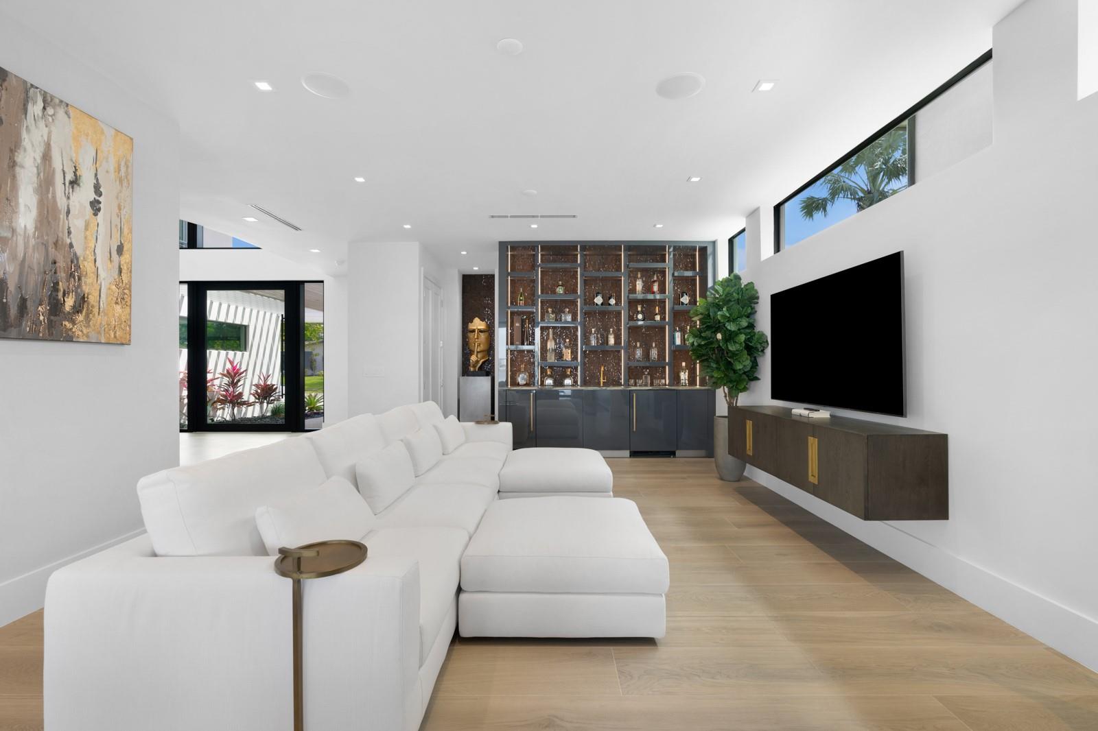 1957 Harbourview Dr Property Photo 19