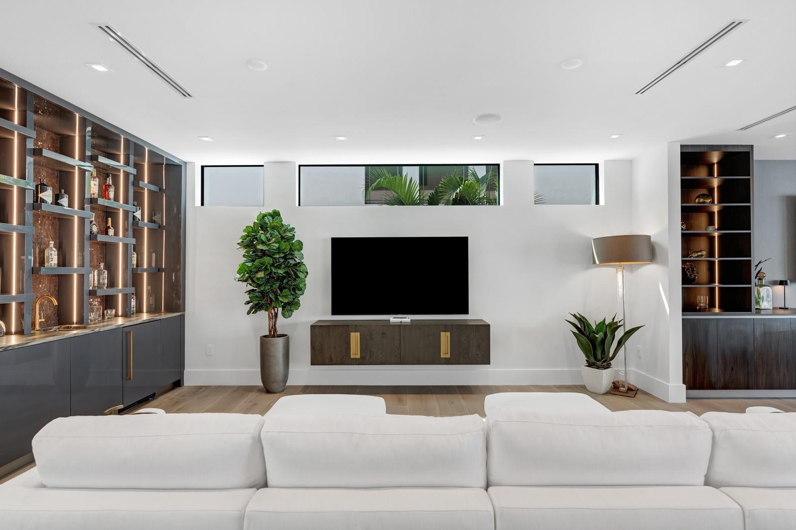 1957 Harbourview Dr Property Photo 20