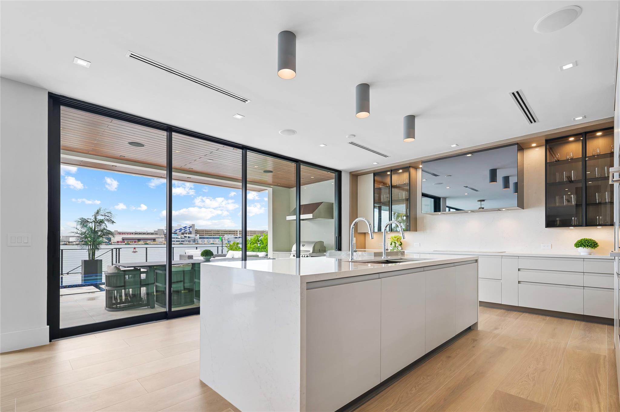 1957 Harbourview Dr Property Photo 24