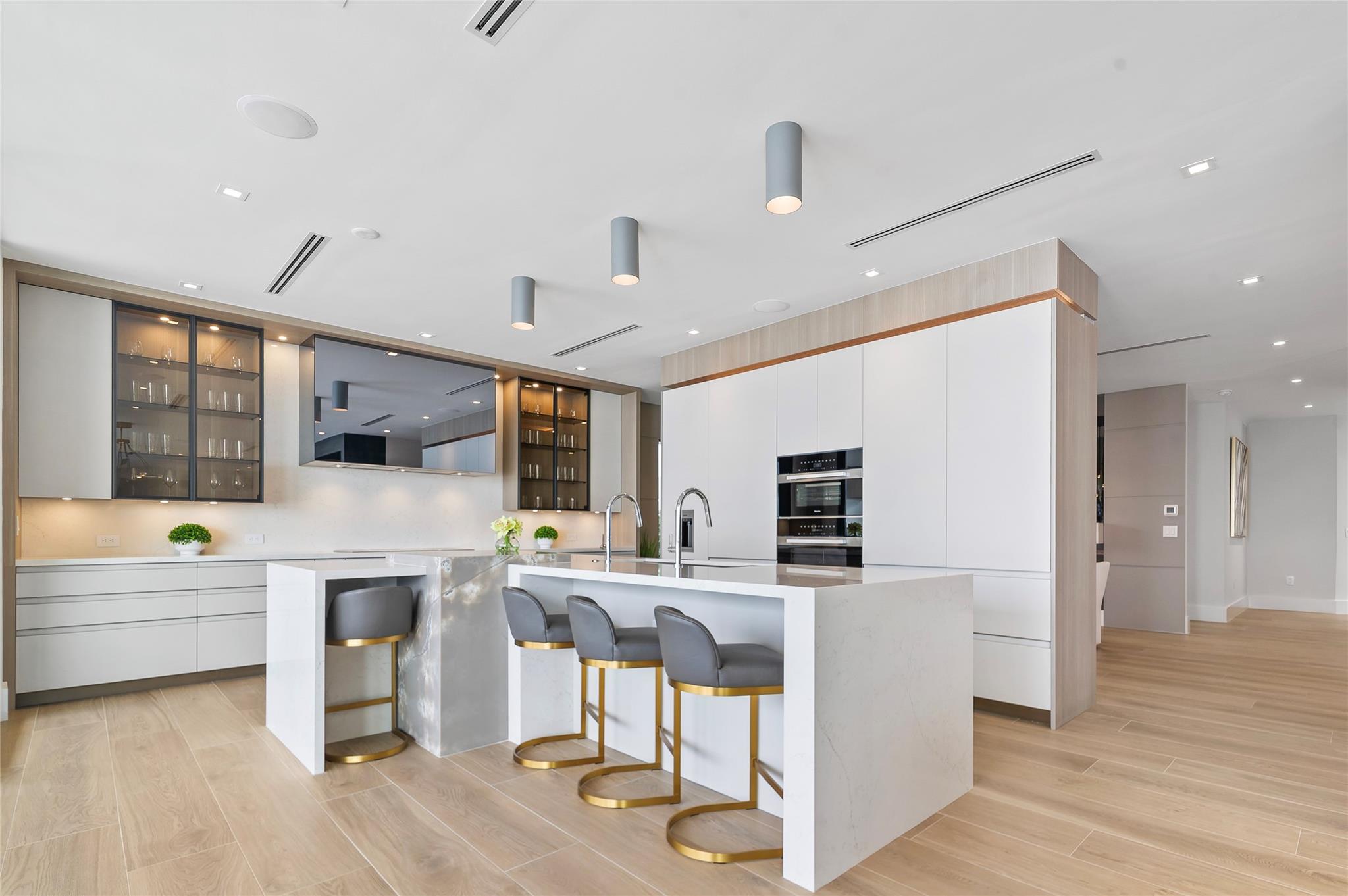 1957 Harbourview Dr Property Photo 25