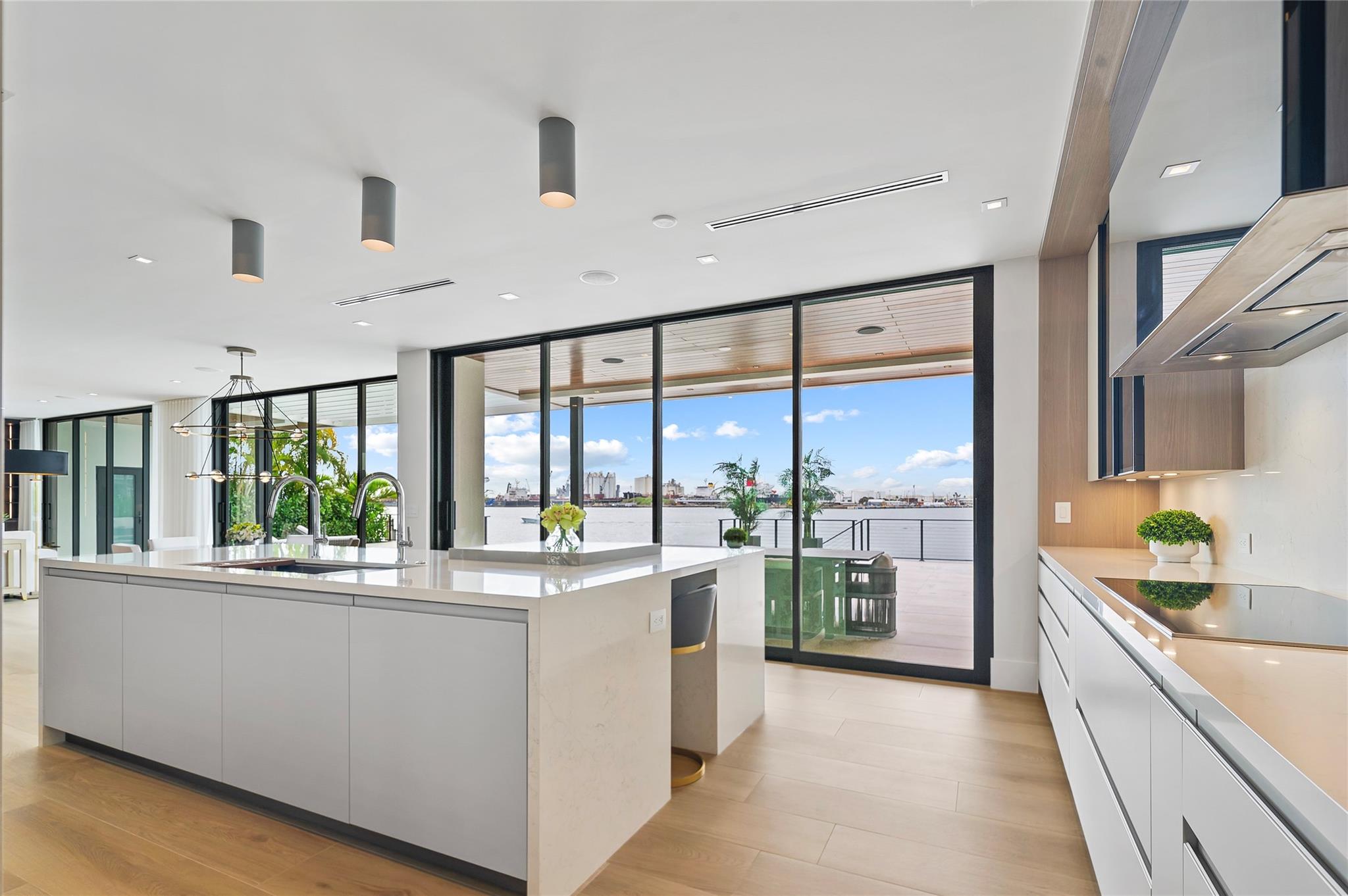 1957 Harbourview Dr Property Photo 28