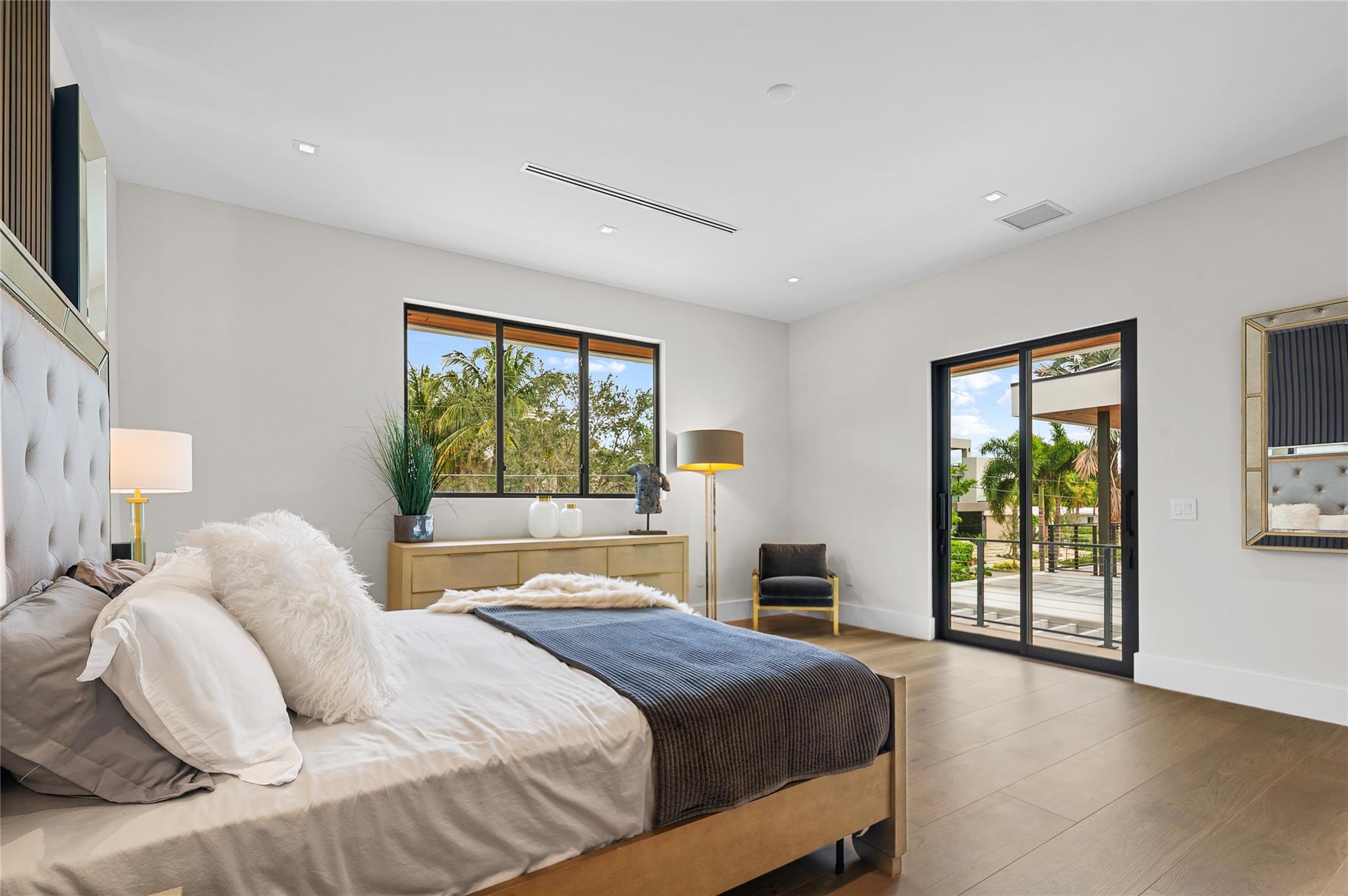 1957 Harbourview Dr Property Photo 52