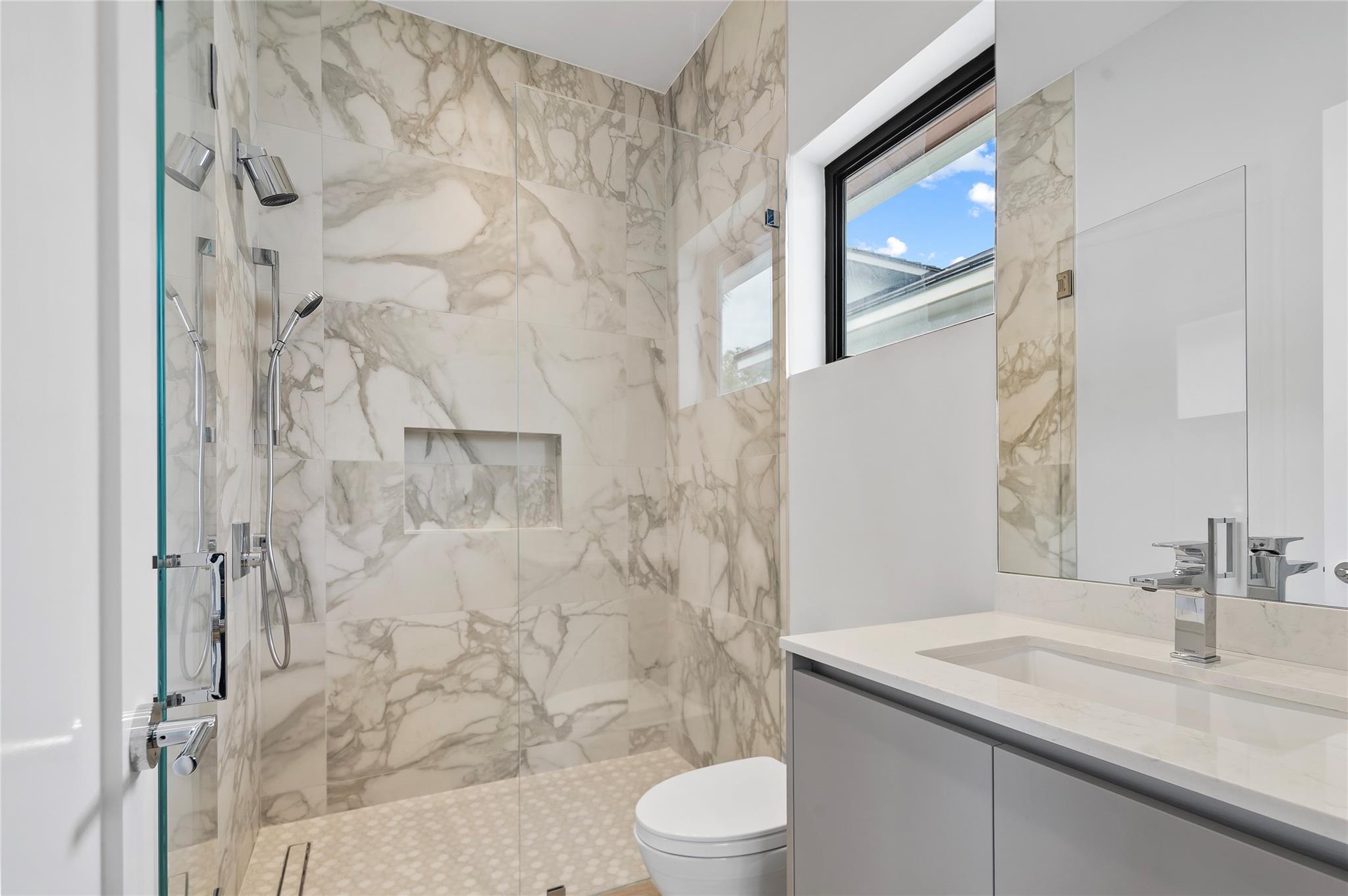 1957 Harbourview Dr Property Photo 53