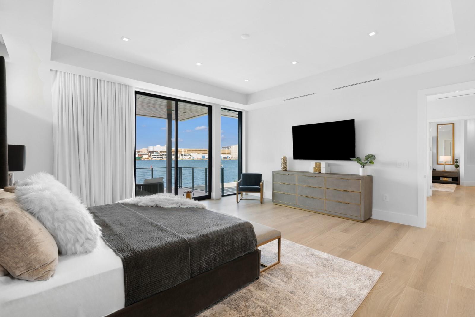 1957 Harbourview Dr Property Photo 59