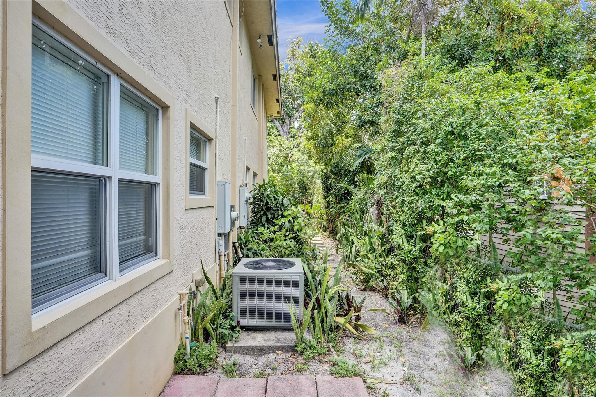 420 Se 18th Ct Property Photo 13