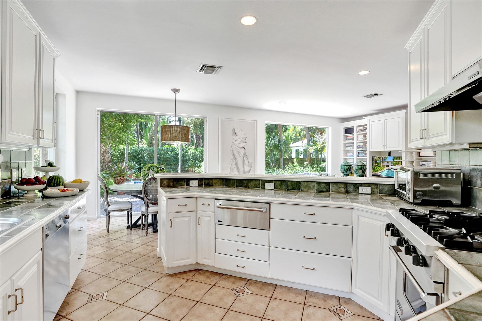 2614 Clematis Place Property Photo 10