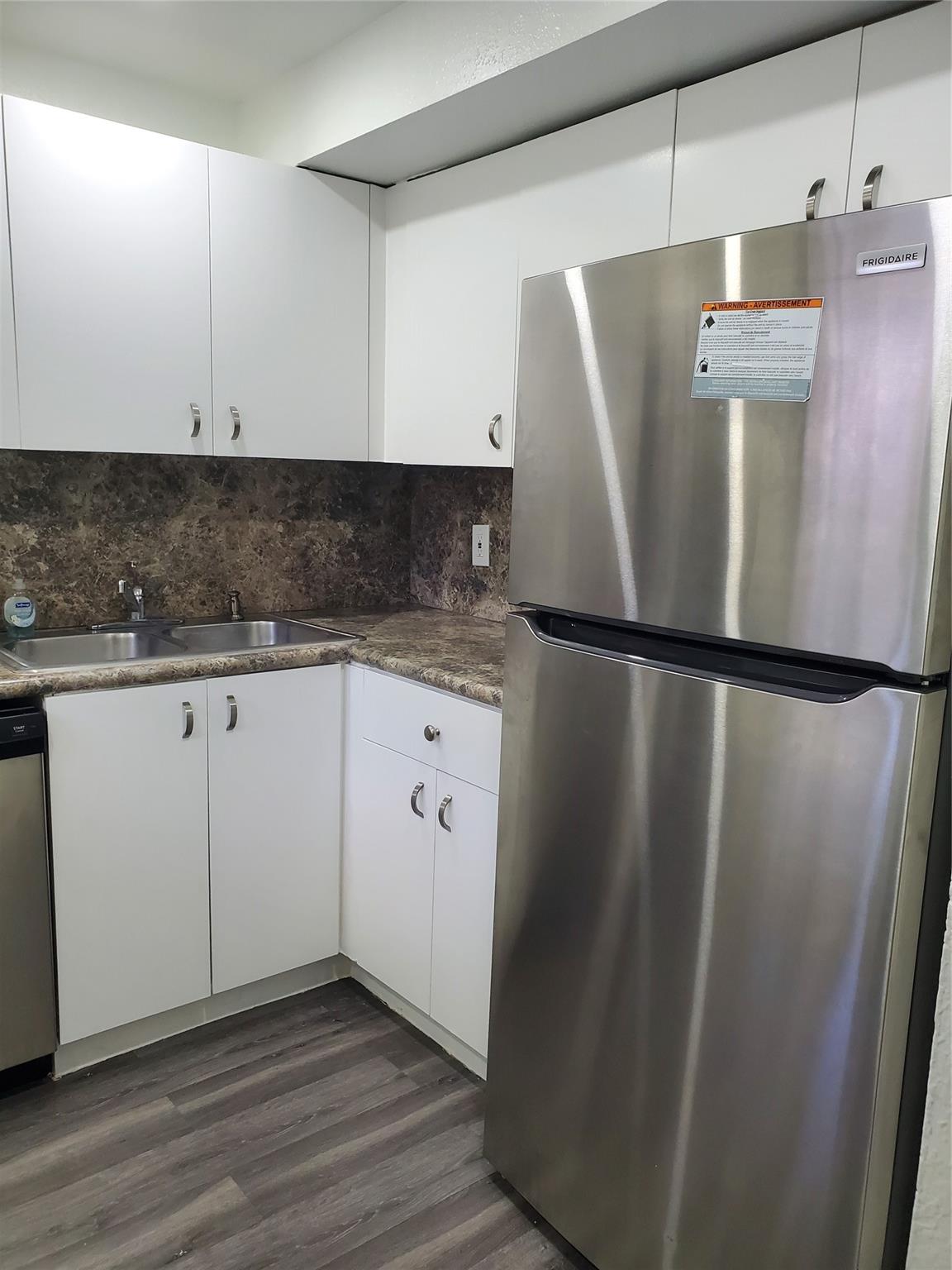 4205 N University Dr 211 Property Photo 6
