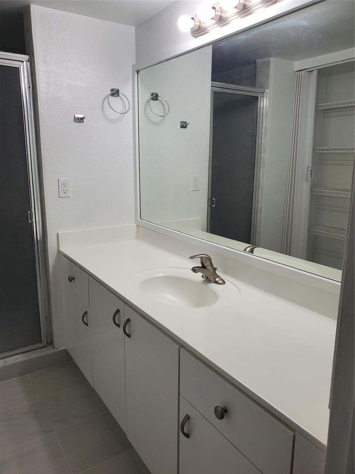 4205 N University Dr 211 Property Photo 22