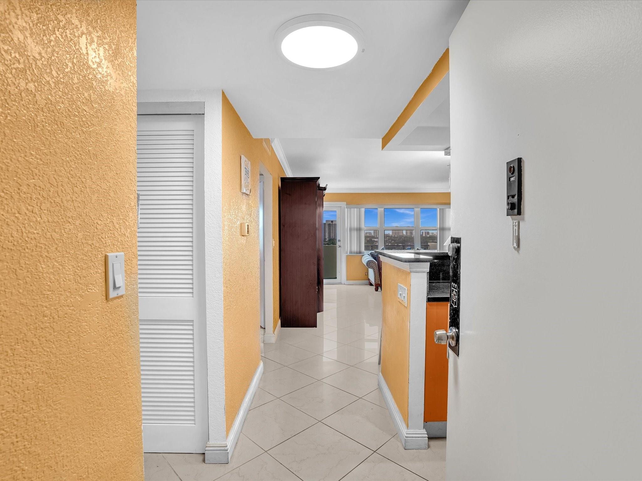 401 Golden Isles Dr 1007 Property Photo 1
