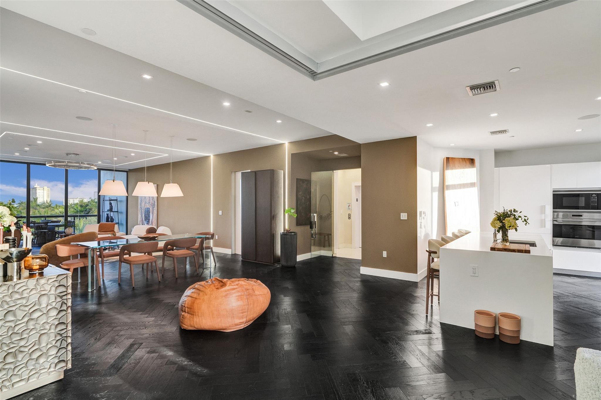 20 Isle Of Venice Dr, Penthouse 2 Property Photo 4