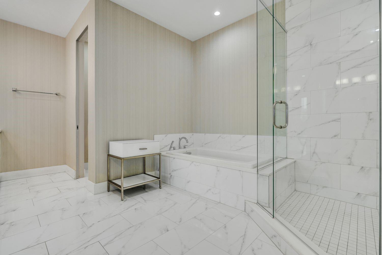 20 Isle Of Venice Dr, Penthouse 2 Property Photo 19
