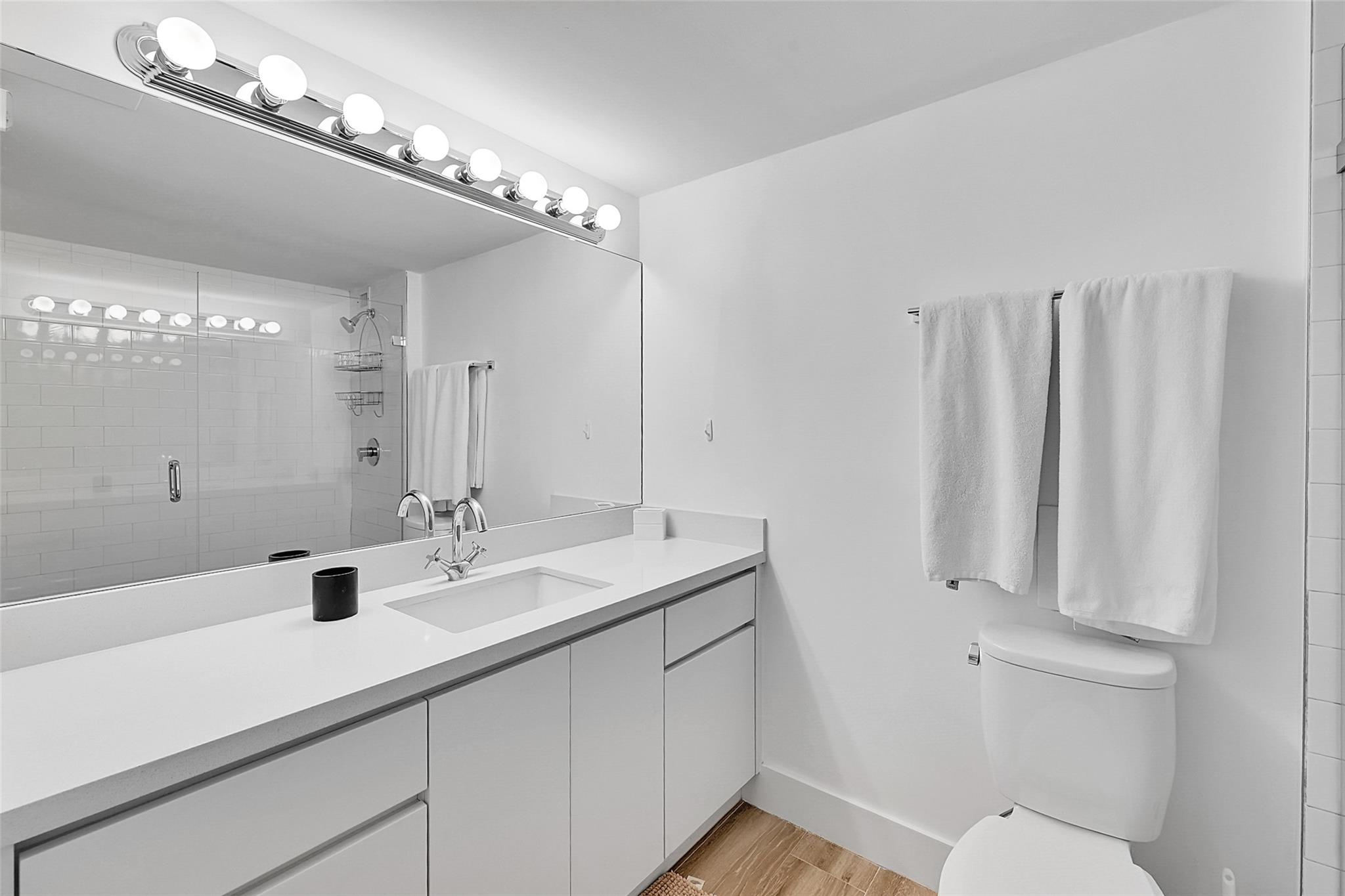 2301 Collins Ave 838 Property Photo 14
