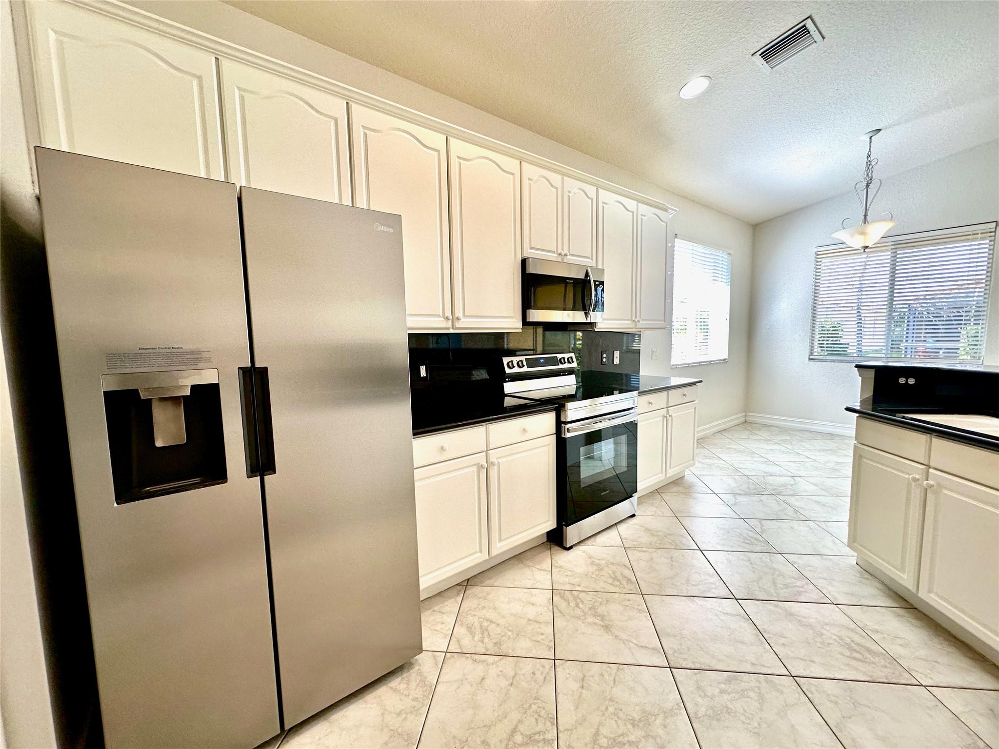 6204 Thames Place Property Photo 8