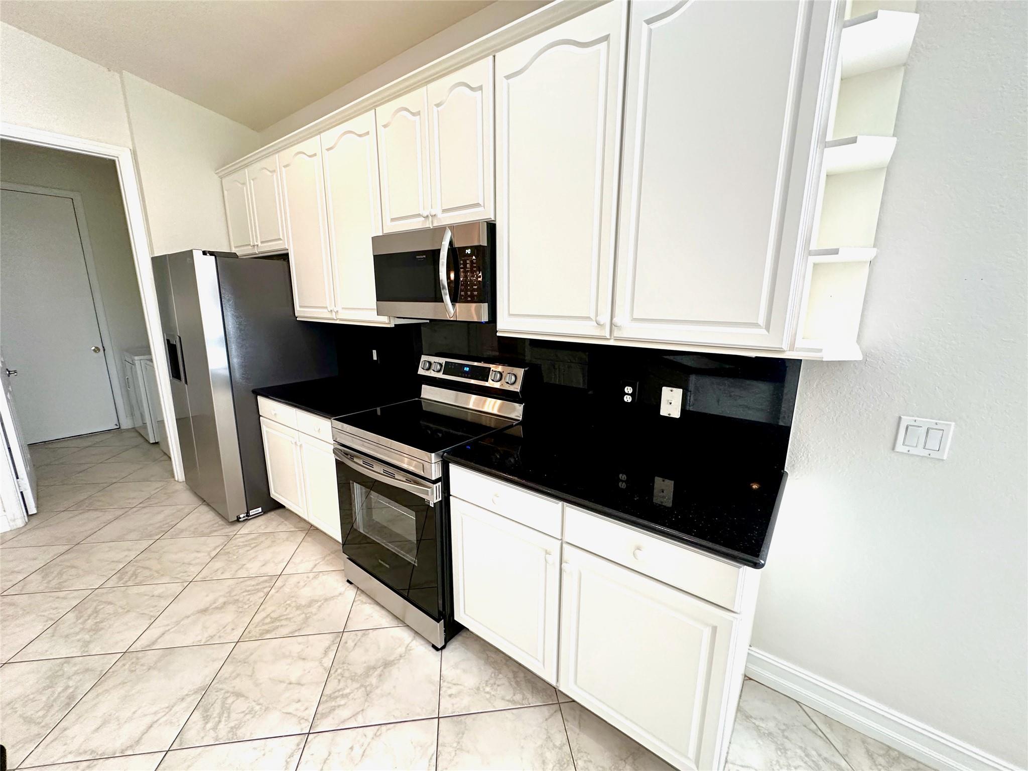 6204 Thames Place Property Photo 9