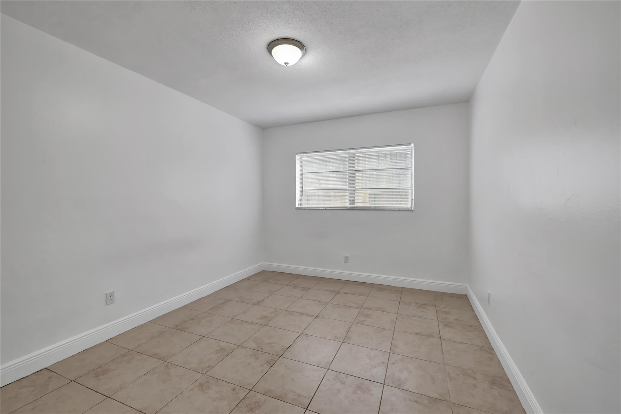 1916 Sw 11th St 30 Property Photo 6