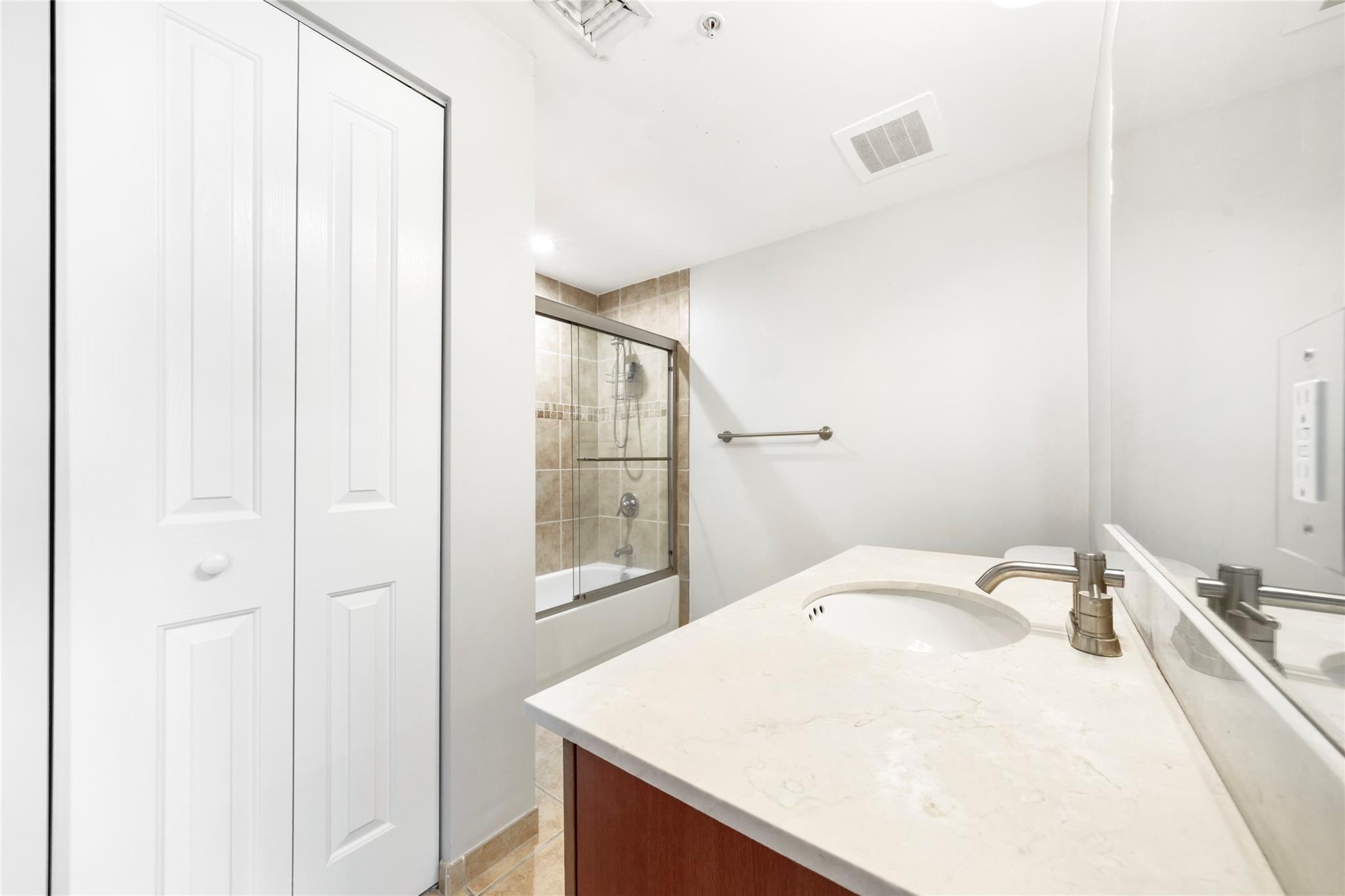 511 Se 5th Ave 1116 Property Photo 36