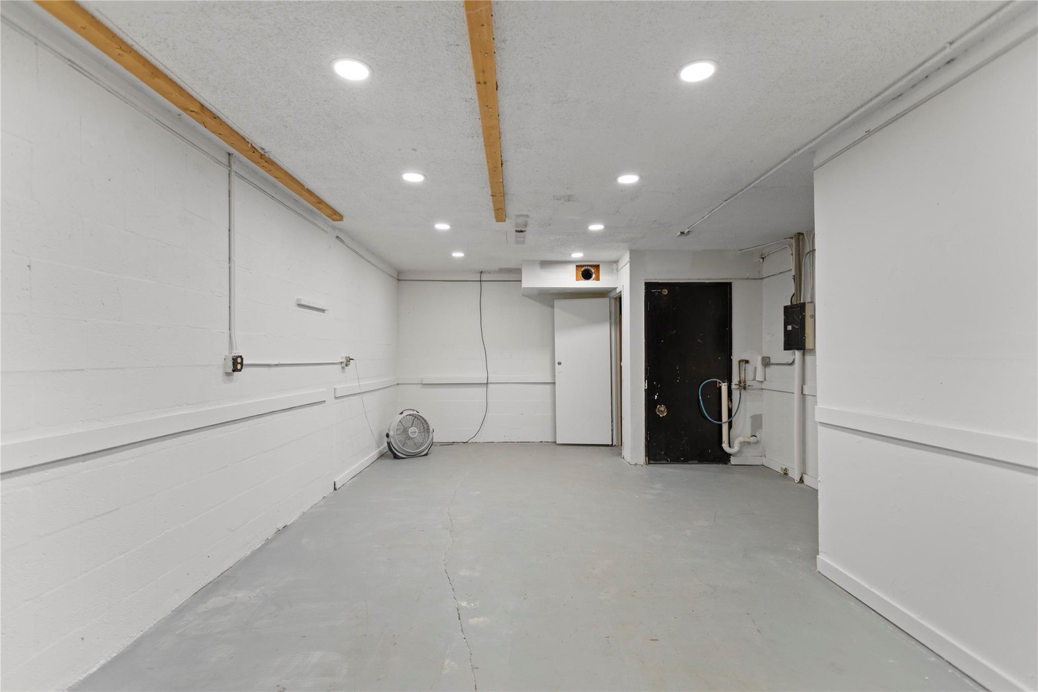 1771 Blount Road 208 Property Photo 32