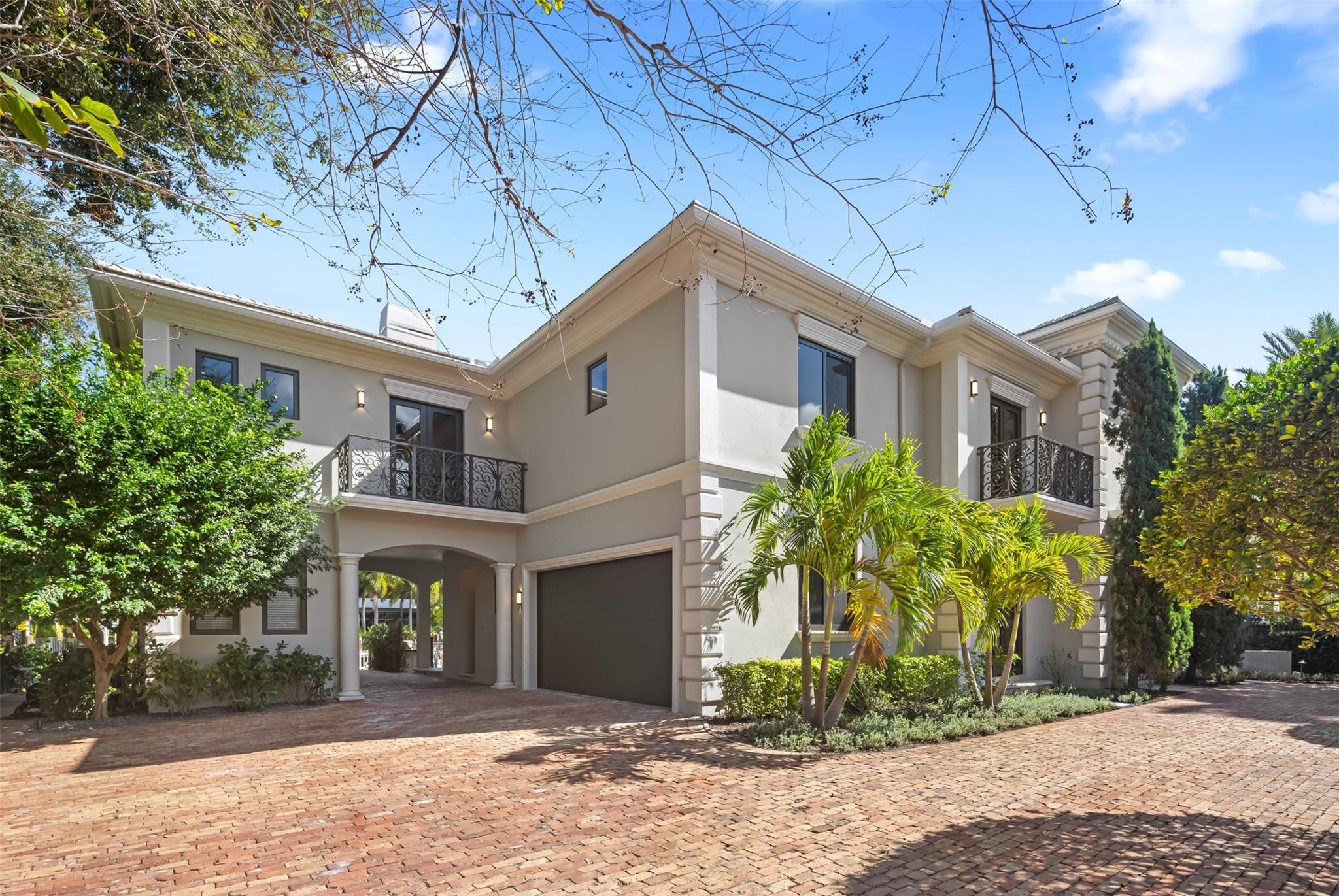 620 Coral Way Property Photo 3