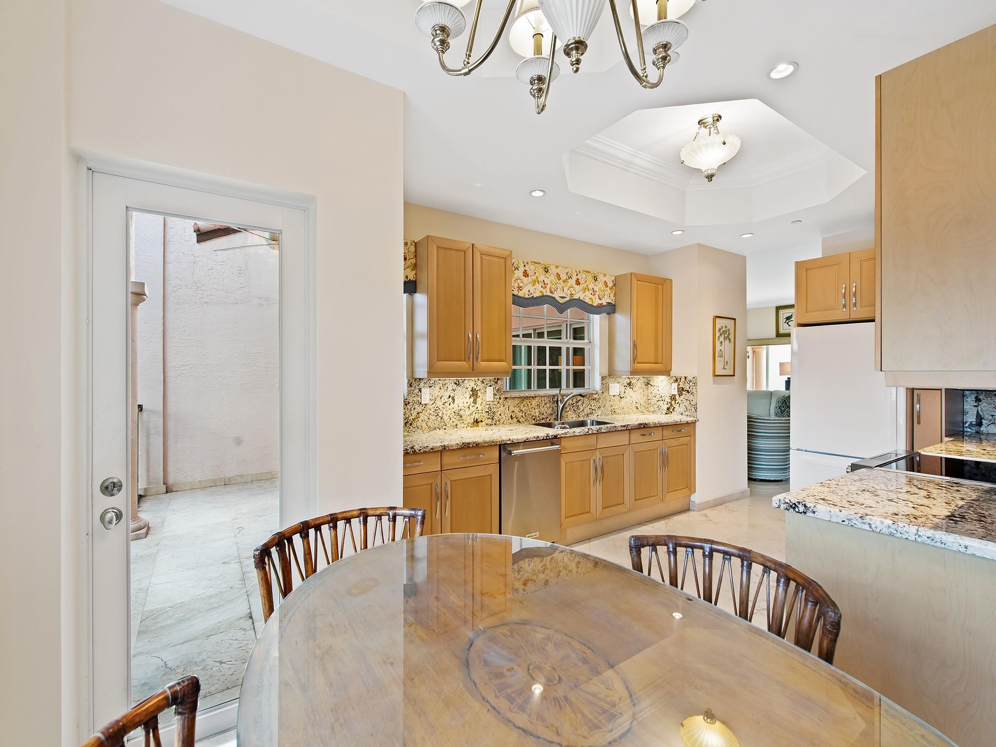 25 Hendricks Isle 203 Property Photo 16