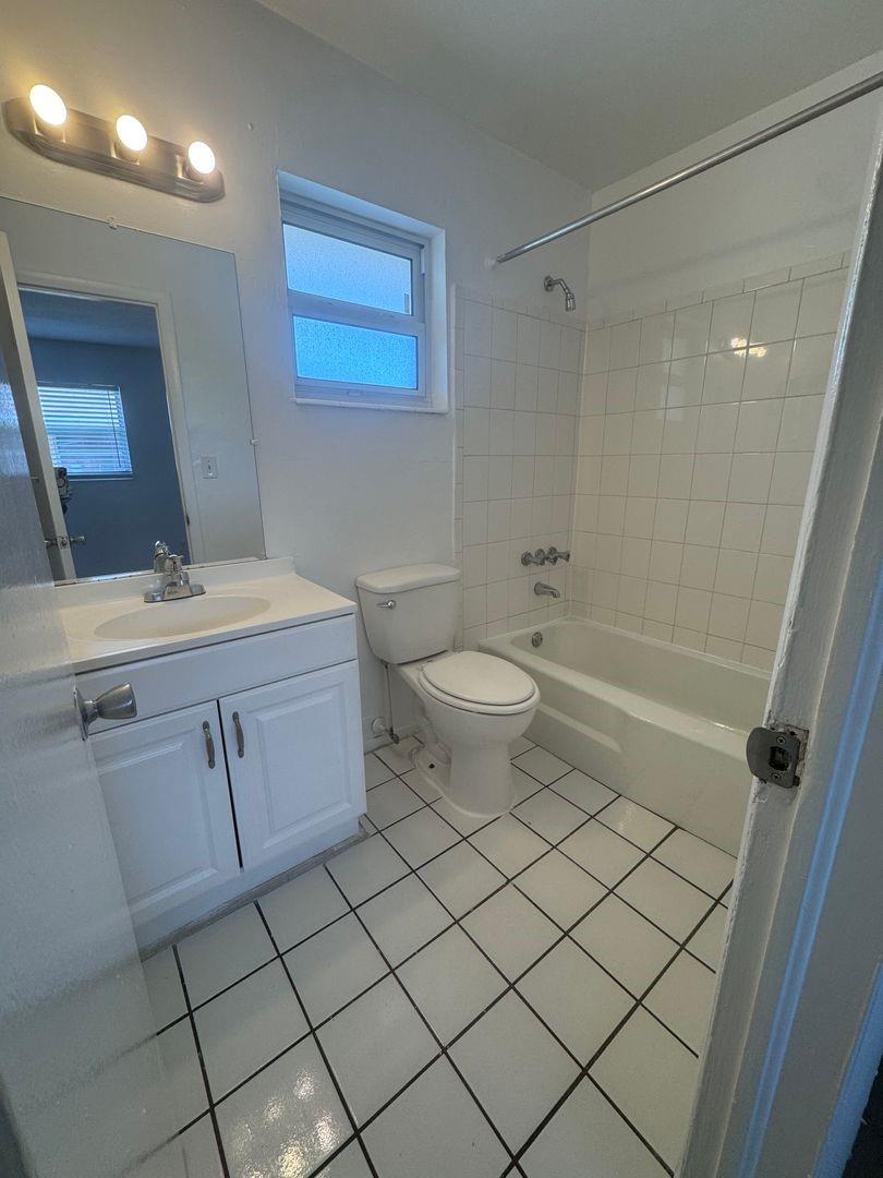 1500 Sw 5th Pl E Property Photo 9
