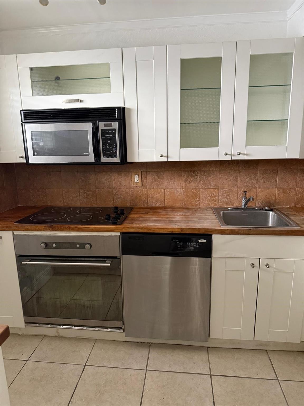 4255 N University Dr 207 Property Photo 1