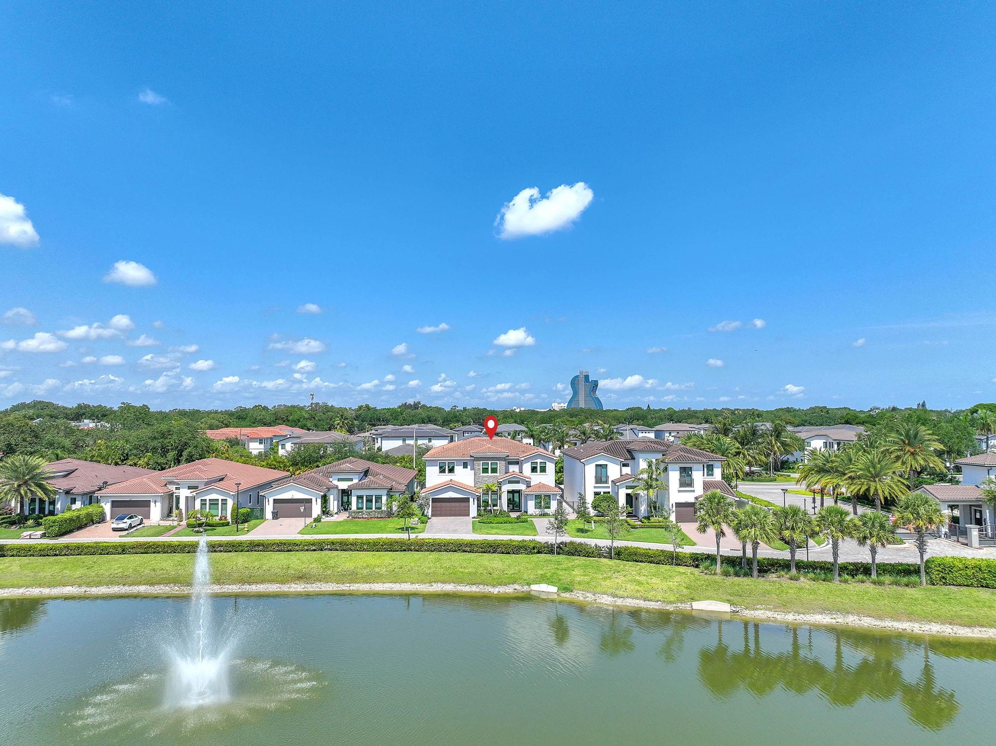 5827 Brookfield Cir W Property Photo 3