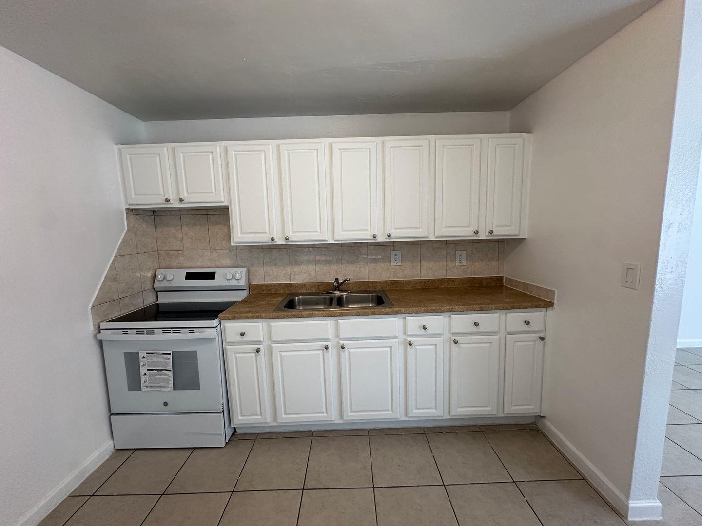 1010 Sw 16th Ave F Property Photo 2