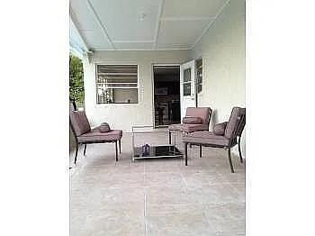 236 E 56th Street Property Photo 4