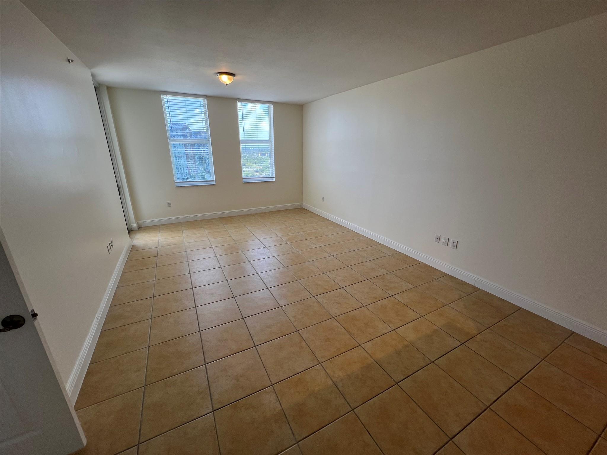 511 Se 5th Ave 1812 Property Photo 5