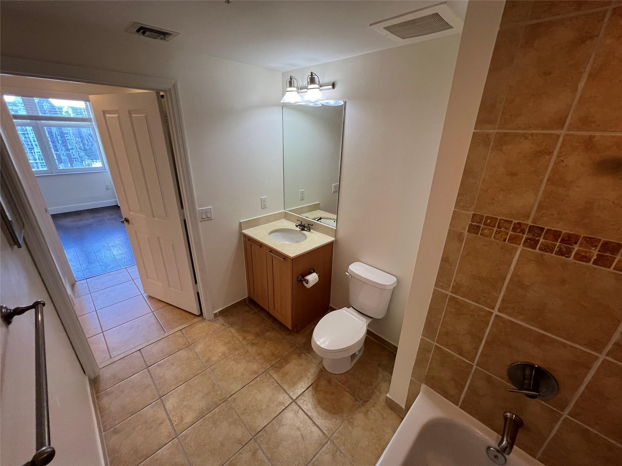 511 Se 5th Ave 1812 Property Photo 15