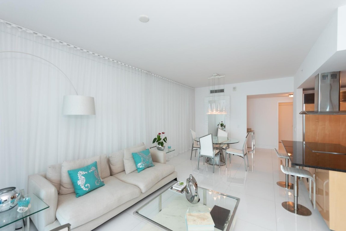6899 Collins Avenue 908 Property Photo 3