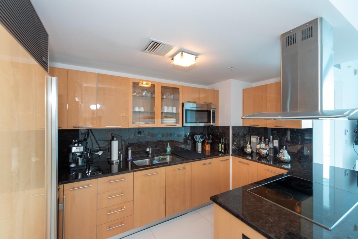6899 Collins Avenue 908 Property Photo 7