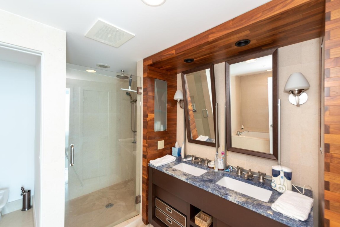 6899 Collins Avenue 908 Property Photo 13
