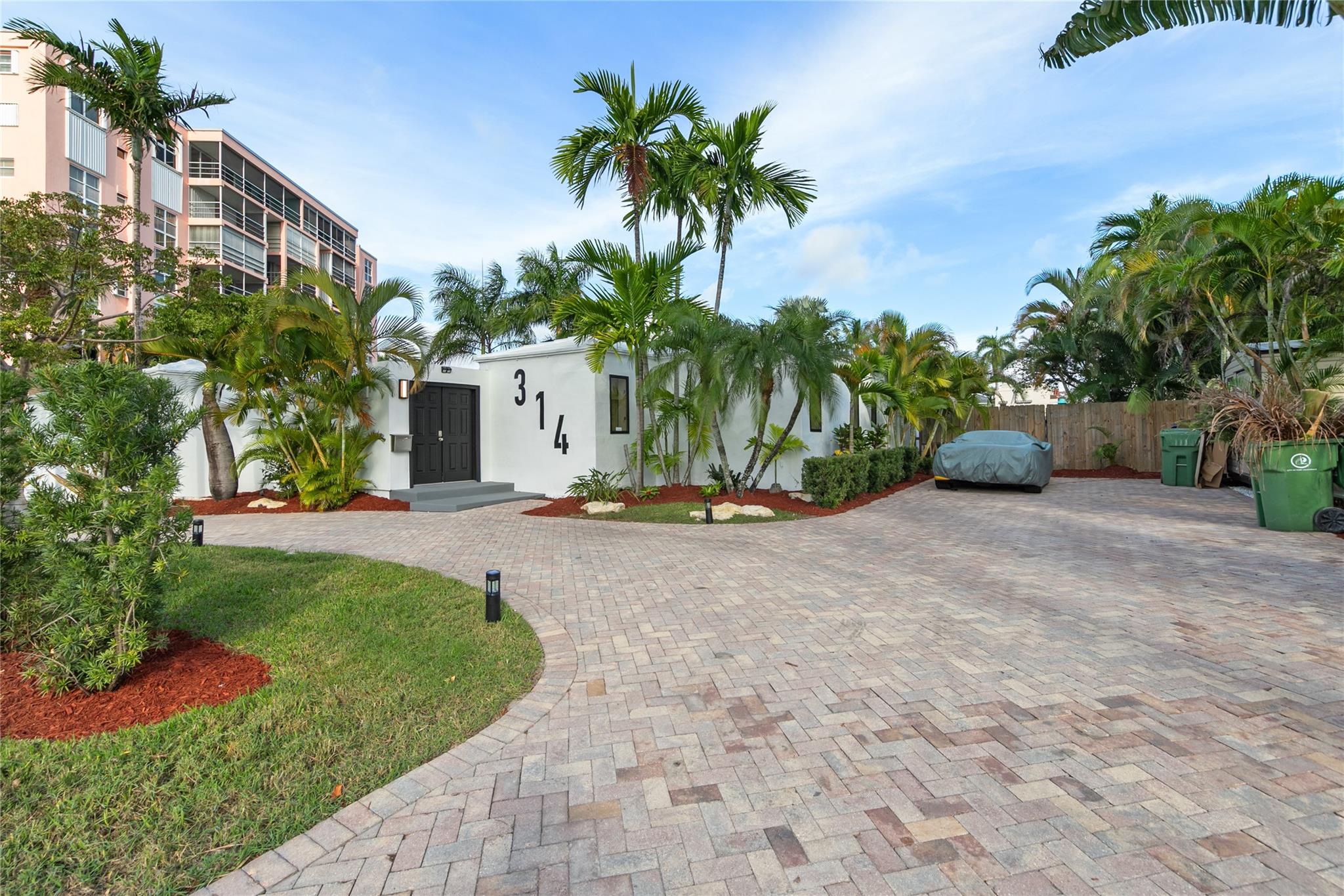 314 Isle Of Capri Dr Property Photo 2