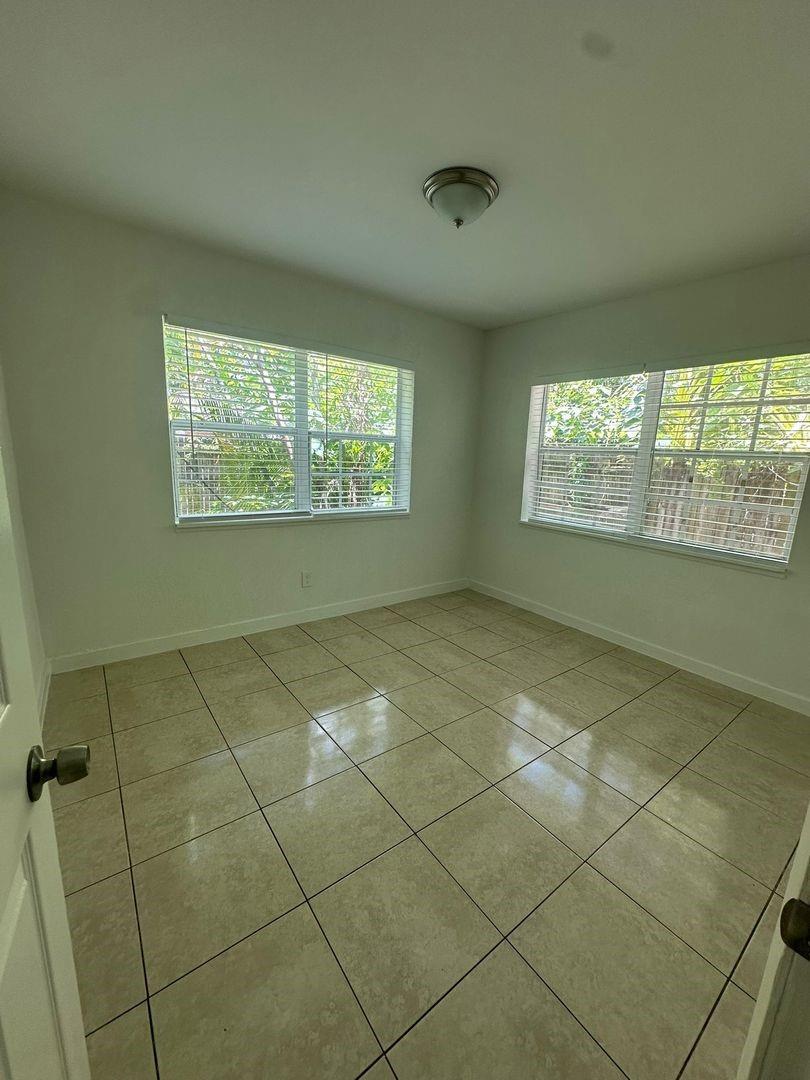 709 Sw 14th Ave 3 Property Photo 6